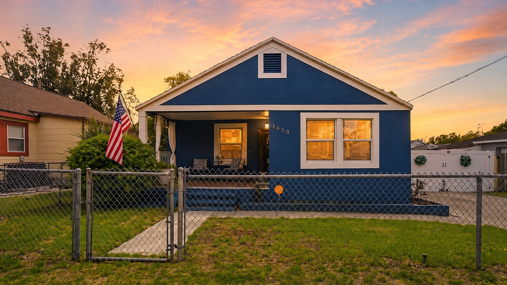 Front exterior of 1613 E Chelsea Street in Tampa, Florida